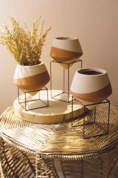 Clay Pot on Wire Stand